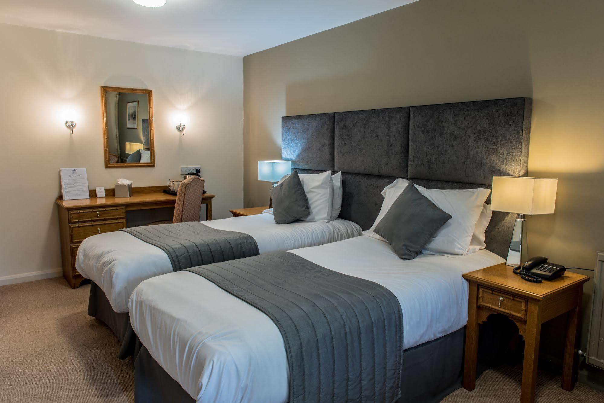 The Crown Of Crucis Country Inn And Hotel Cirencester Bagian luar foto