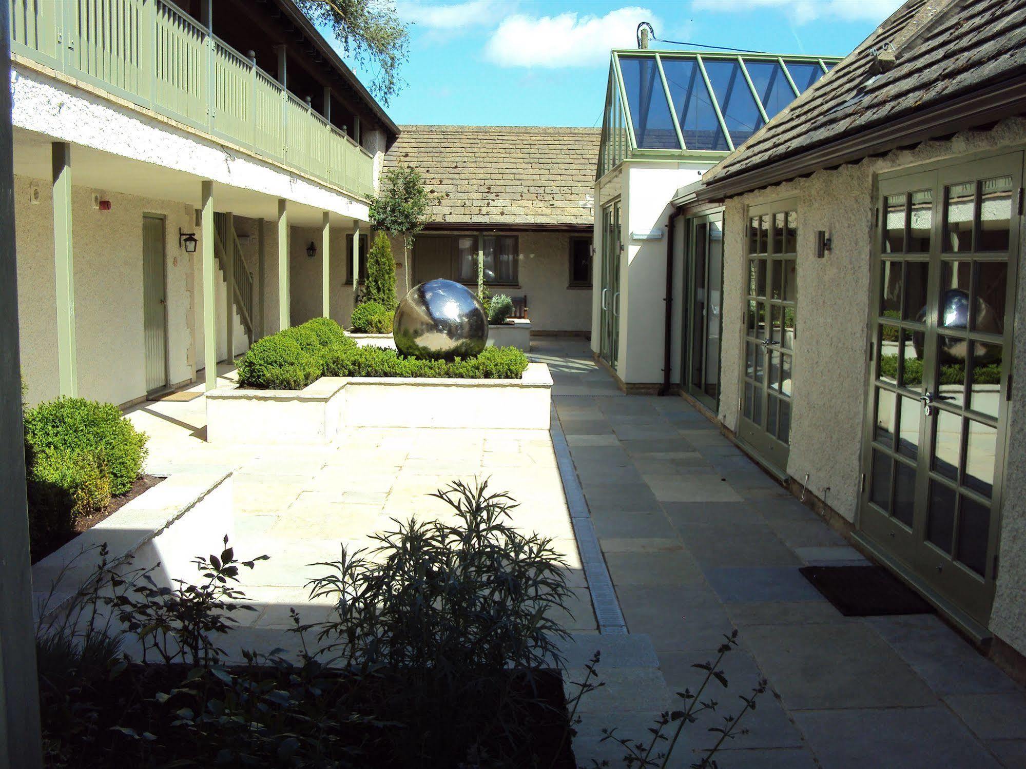 The Crown Of Crucis Country Inn And Hotel Cirencester Bagian luar foto
